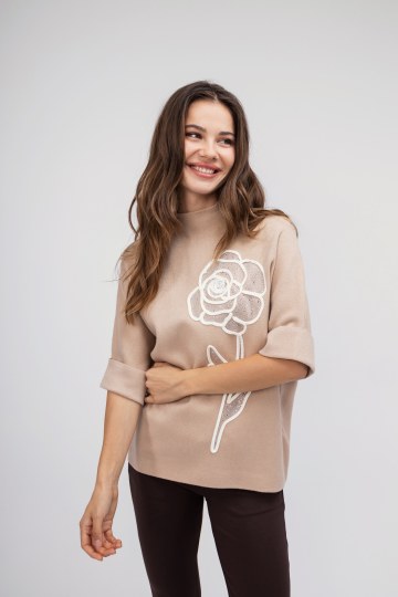 Πουλόβερ μπεζ με κεντητό σχέδιο τριαντάφυλλο