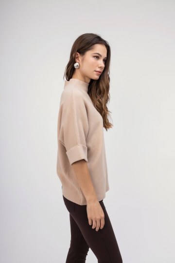 Πουλόβερ μπεζ με κεντητό σχέδιο τριαντάφυλλο - 