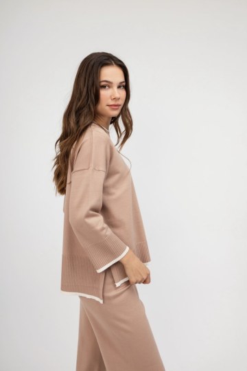 Σετ μπεζ με λευκές λεπτομέρειες - 