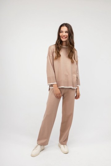 Σετ μπεζ με λευκές λεπτομέρειες - 