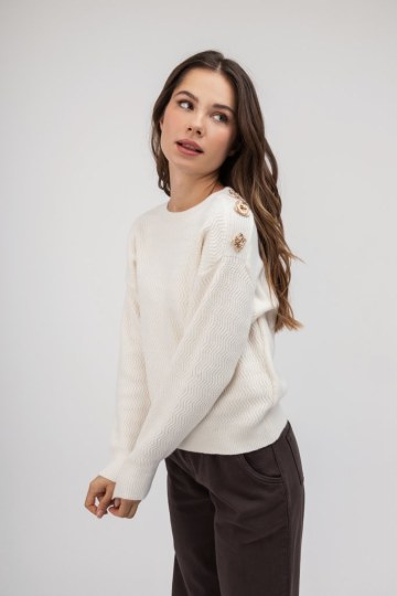 Πουλόβερ εκρού με χρυσά διακοσμητικά σχέδια - 