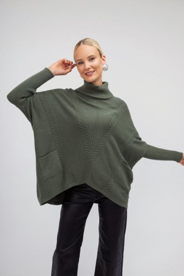 Πουλόβερ ζιβάγκο χακί με ανάγλυφο σχέδιο - 