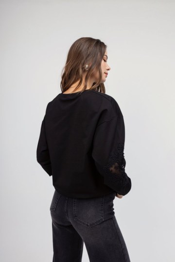 Πουλόβερ- Φούτερ μαύρο με κεντητό σχέδιο - 