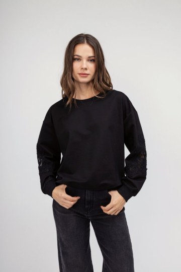 Πουλόβερ- Φούτερ μαύρο με κεντητό σχέδιο - 