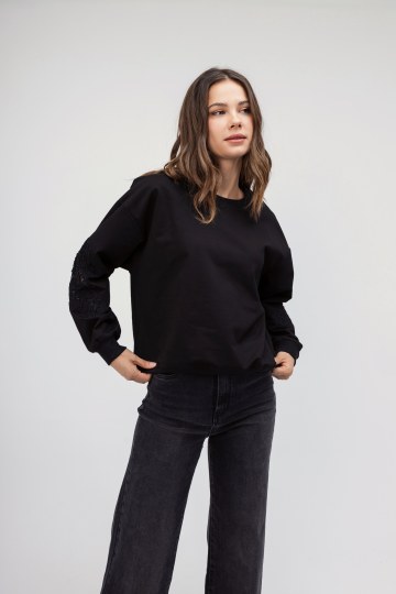 Πουλόβερ- Φούτερ μαύρο με κεντητό σχέδιο