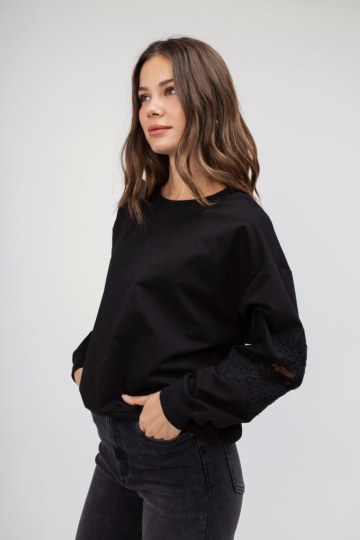 Πουλόβερ- Φούτερ μαύρο με κεντητό σχέδιο - 