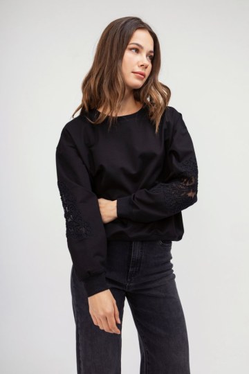 Πουλόβερ- Φούτερ μαύρο με κεντητό σχέδιο - 