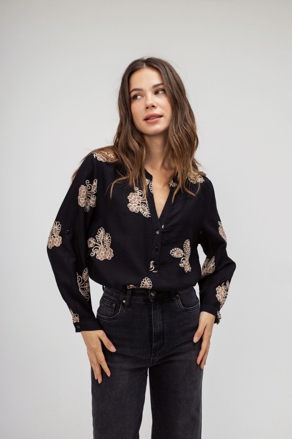 Πουκάμισο μαύρο με boho λουλούδια