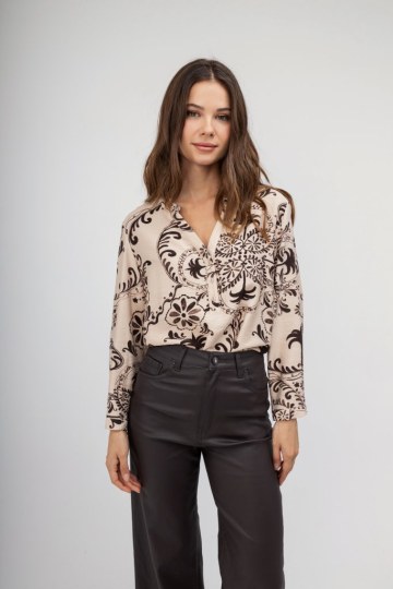 Πουκάμισο μπεζ με σχέδια από λαχούρια και λουλούδια - 
