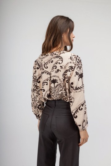 Πουκάμισο μπεζ με σχέδια από λαχούρια και λουλούδια - 