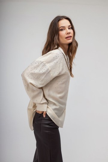 Πουκάμισο μπεζ διακοσμημένο με strass - 