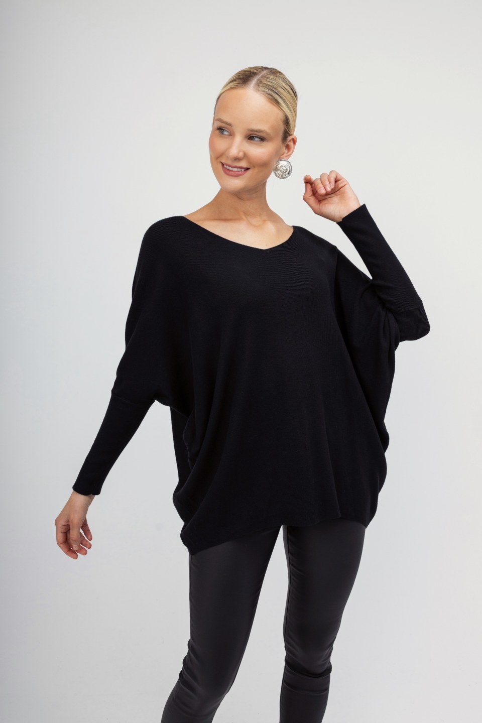 Πουλόβερ-μαύρο με  strass σε σχέδιο πεταλούδας