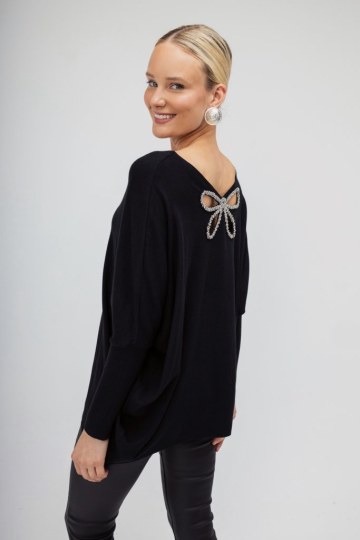 Πουλόβερ-μαύρο με  strass σε σχέδιο πεταλούδας - 