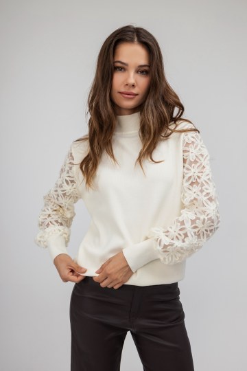 Μπλούζα ζιβάγκο λευκή με διαφανή μανίκια και λουλούδια