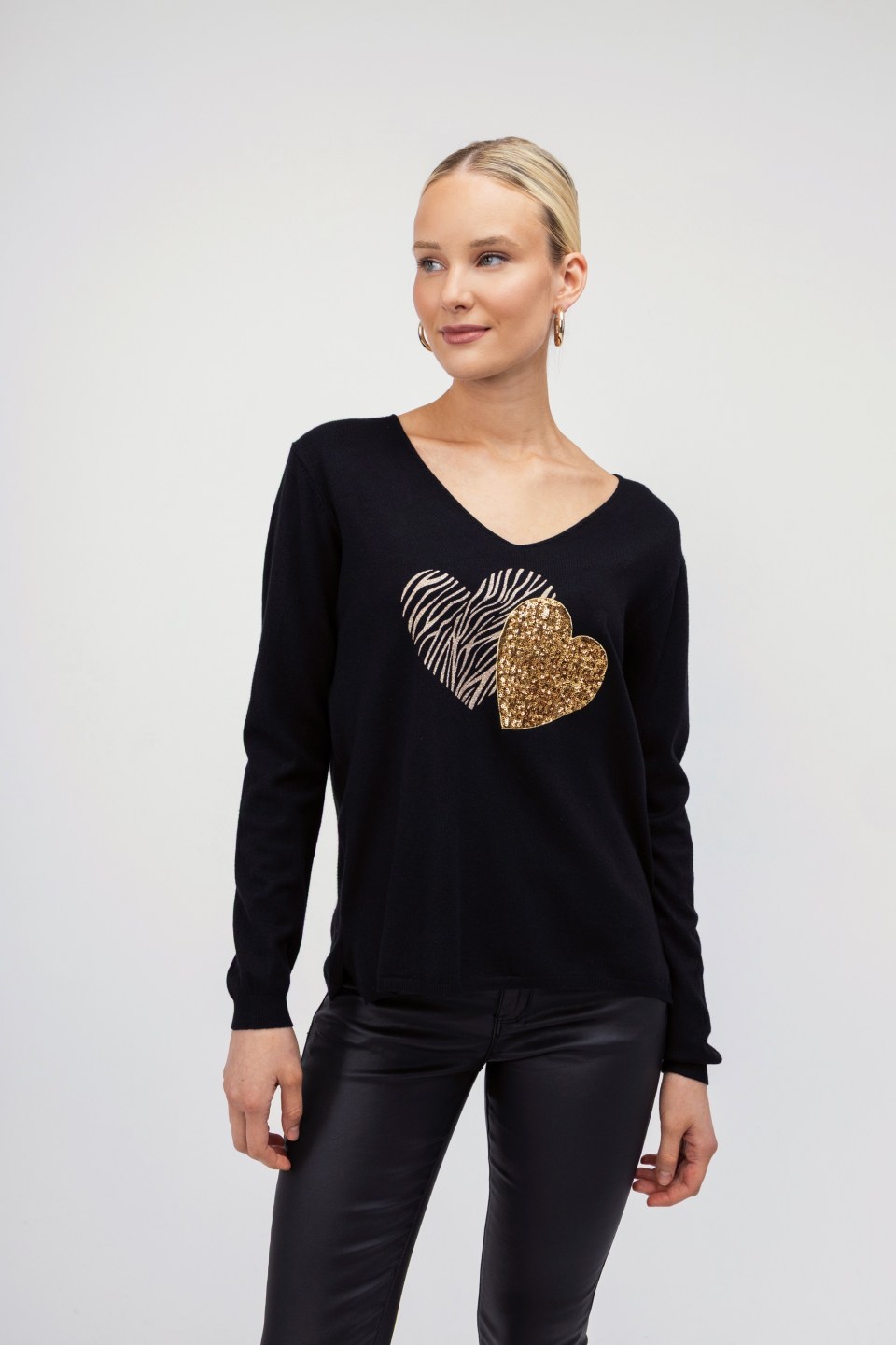 Πουλόβερ- Μπλούζα μαύρη με στάμπα καρδιά