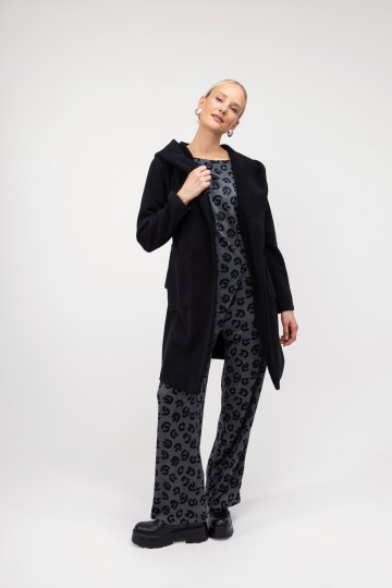 Ημίπαλτο μαύρο με ζώνη και γιακά