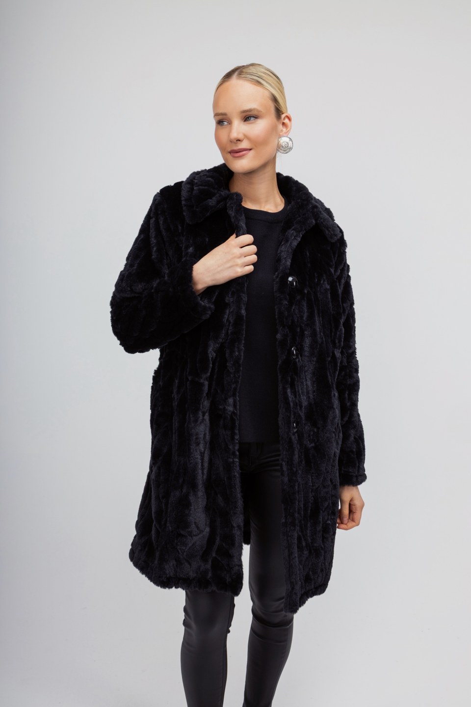 Πανωφόρι μαύρο με γιακά από οικολογική γούνα 