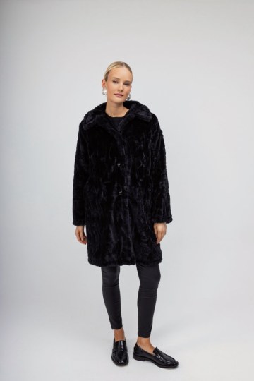 Πανωφόρι μαύρο με γιακά από οικολογική γούνα  - 