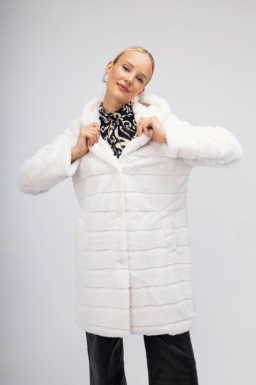 Πανωφόρι λευκό από οικολογική γούνα και κουκούλα - 