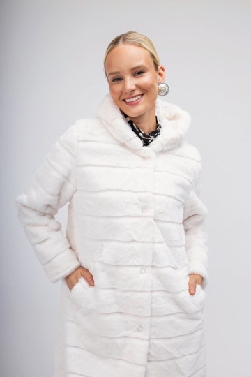 Πανωφόρι λευκό από οικολογική γούνα και κουκούλα - 