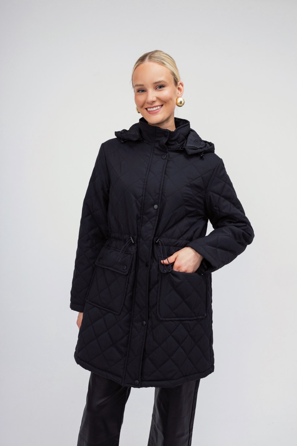 Μπουφάν μαύρο με φερμουάρ και κουκούλα