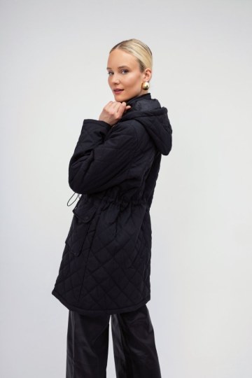 Μπουφάν μαύρο με φερμουάρ και κουκούλα - 