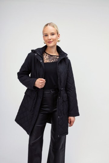 Μπουφάν μαύρο με φερμουάρ και κουκούλα - 