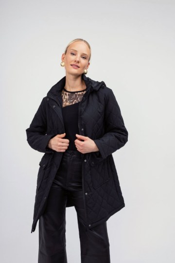 Μπουφάν μαύρο με φερμουάρ και κουκούλα - 