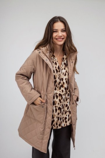 Μπουφάν μπεζ με φερμουάρ και κουκούλα - 