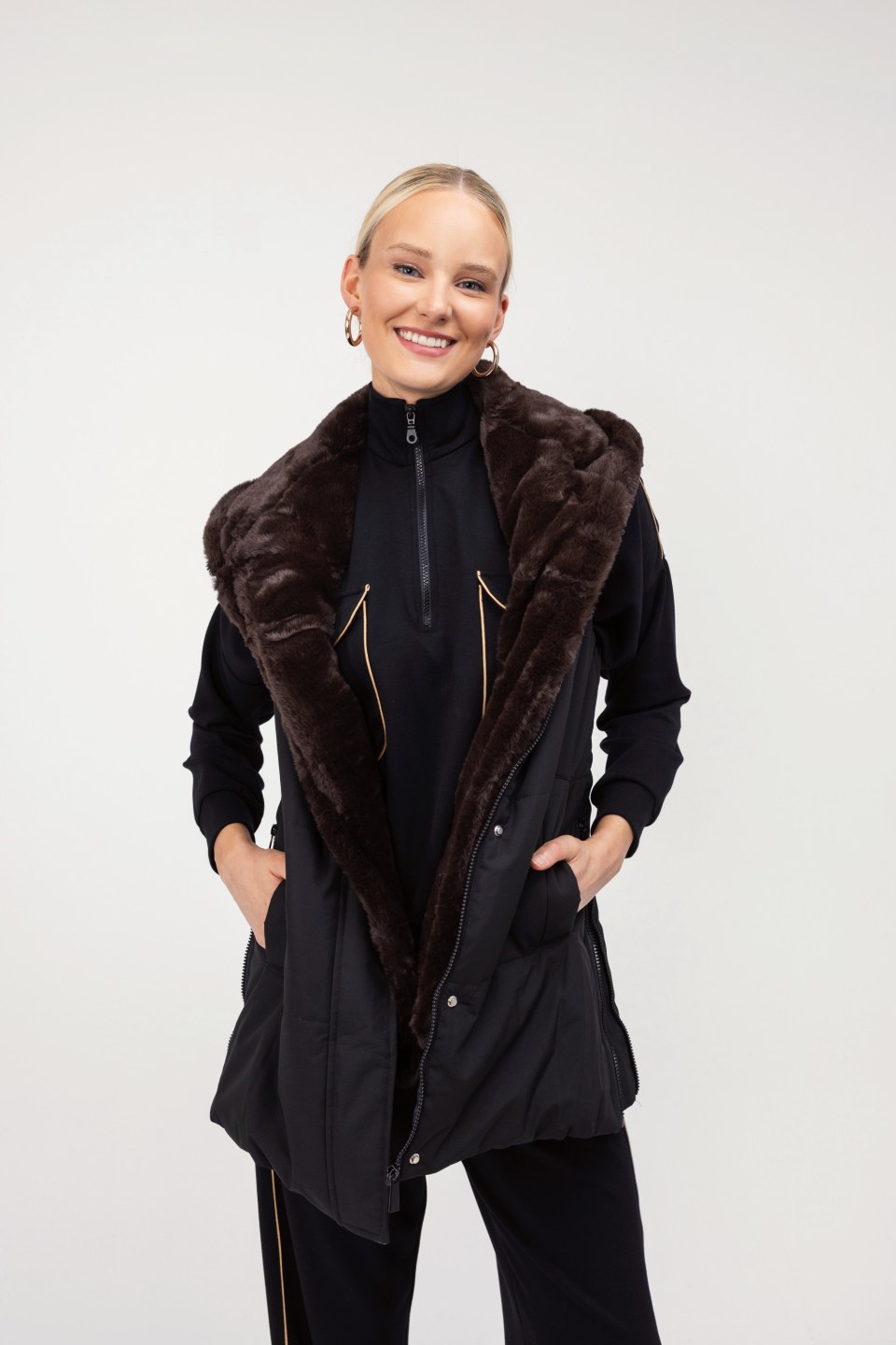 Μπουφάν αμάνικο μαύρο με αποσπώμενη οικολογική γούνα