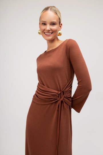 Φόρεμα εκάι με σούρα και κορδόνι - 