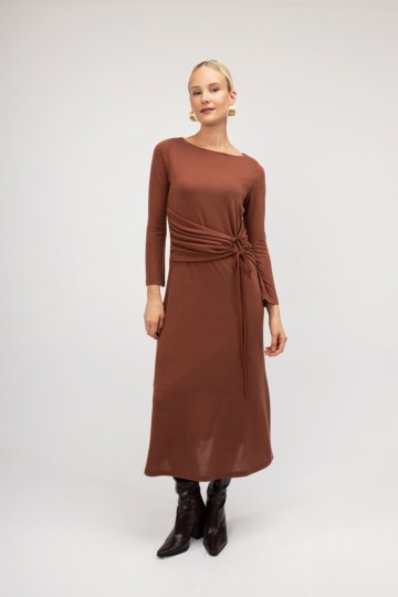 Φόρεμα εκάι με σούρα και κορδόνι - 