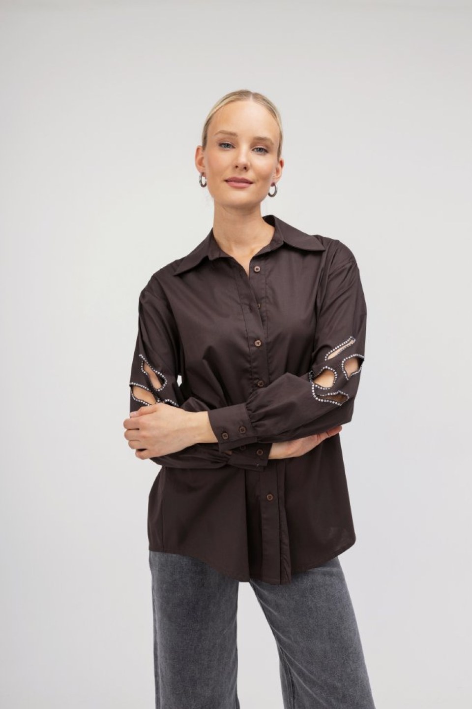 Πουκάμισο καφέ με ανοίγματα
