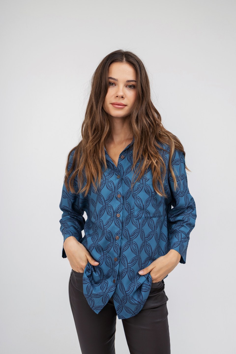 Πουκάμισο μπλε με ιδιαίτερα σχέδια 