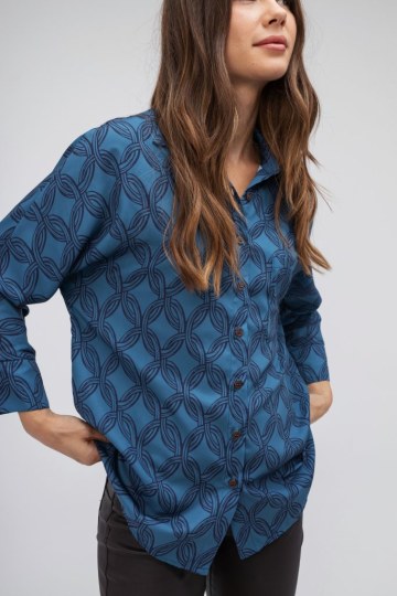 Πουκάμισο μπλε με ιδιαίτερα σχέδια  - 