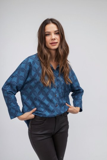 Πουκάμισο μπλε με ιδιαίτερα σχέδια  - 