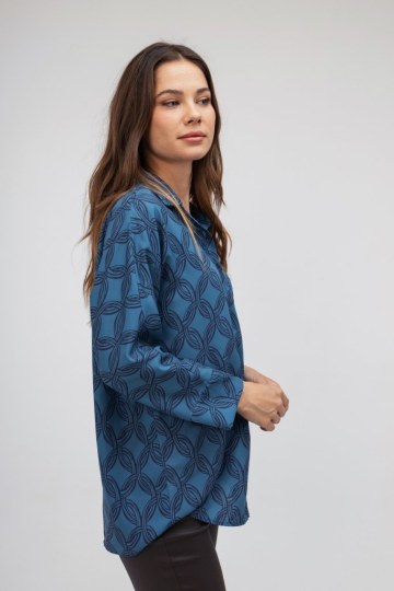 Πουκάμισο μπλε με ιδιαίτερα σχέδια  - 