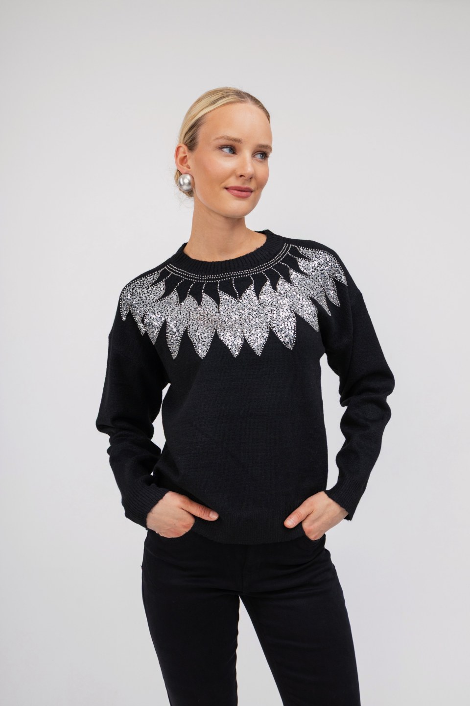 Πουλόβερ μαύρο με παγιέτες σε σχέδια φύλλα