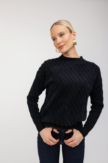 Πουλόβερ- Μπλούζα μαύρη με βελουτε υφή