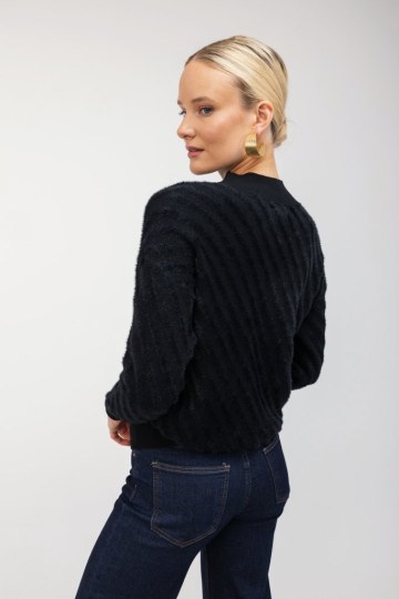 Πουλόβερ- Μπλούζα μαύρη με βελουτε υφή - 