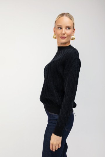 Πουλόβερ- Μπλούζα μαύρη με βελουτε υφή - 