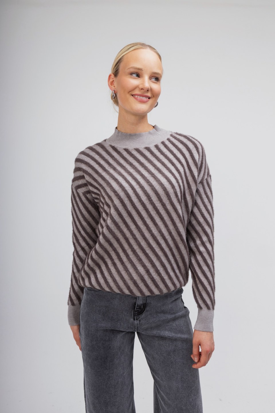 Πουλόβερ- Μπλούζα  γκρι με βελουτε υφή