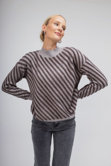 Πουλόβερ- Μπλούζα  γκρι με βελουτε υφή - 