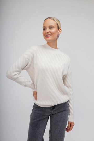 Πουλόβερ- Μπλούζα εκρού με βελουτε υφή