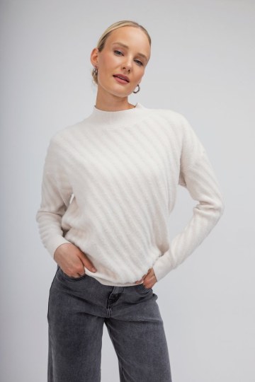 Πουλόβερ- Μπλούζα εκρού με βελουτε υφή - 