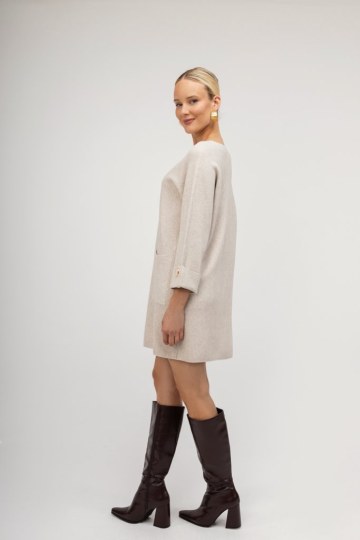 Φόρεμα mini μπεζ μονόχρωμο με χρυσές λεπτομέρειες - 