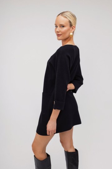 Φόρεμα mini μαύρο μονόχρωμο με χρυσές λεπτομέρειες - 