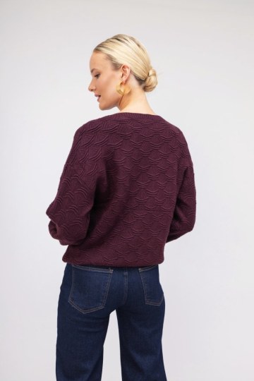  Πουλόβερ μπορντώ με ανάγλυφο σχέδιο - 