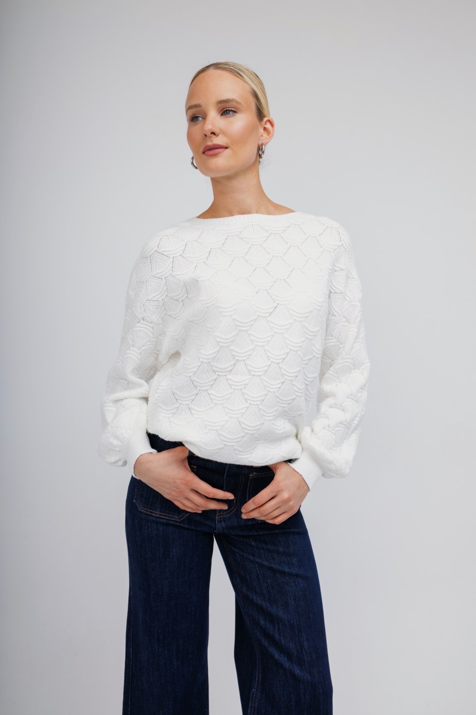 Πουλόβερ λευκό με ανάγλυφο σχέδιο