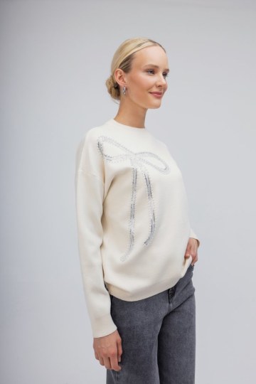 Πουλόβερ εκρού  με διακοσμητικό φιόγκο - 